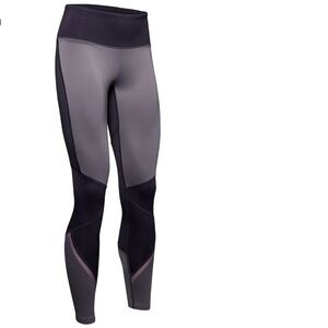 Pre-Loved Under Armor HeatGear purple Leggings - size S